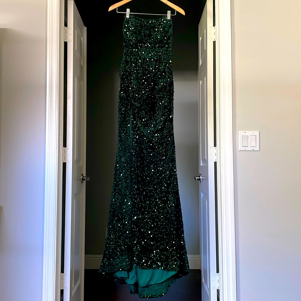 NWT Emerald Green Strapless Sequin Gown w/  Slit | Size 0-2/XS 💚